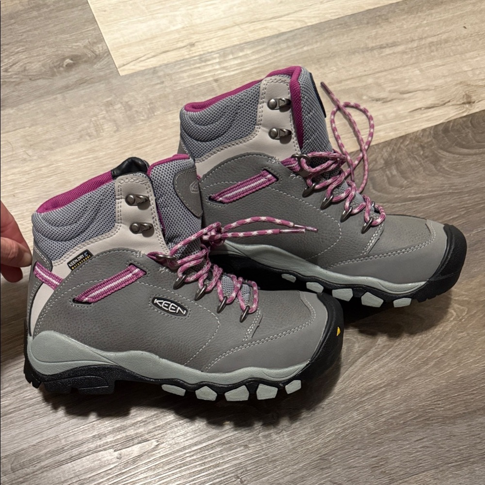 Keen Women's Gray and Purple Work Boots